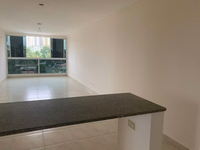 Alquiler de apartamento en avenida 12 de Octubre PH New Town