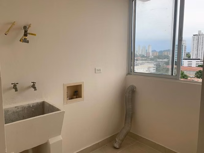 Alquiler de apartamento en avenida 12 de Octubre PH New Town