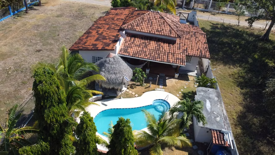 Casa Amueblada en Alquiler en Coronado | 4 Recámaras | Piscina Privada | 1,080 m²