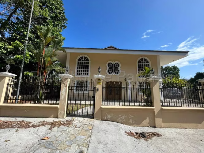 Casa en Venta en Ancón YM