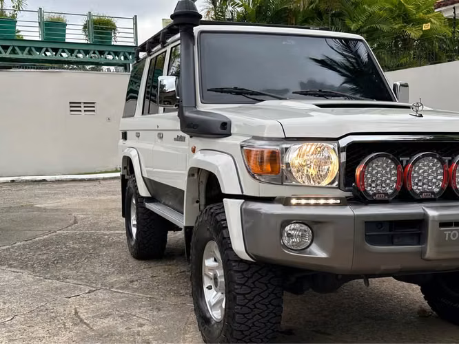 Toyota Land Cruiser Serie 70 V8 Diésel 2021 EXCELENTE CONDICIONES