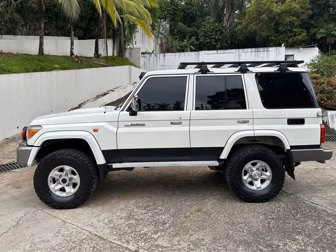 Toyota Land Cruiser Serie 70 V8 Diésel 2021 EXCELENTE CONDICIONES