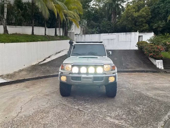 Toyota Land Cruiser Serie 70 V8 Diésel 2021 EXCELENTE CONDICIONES
