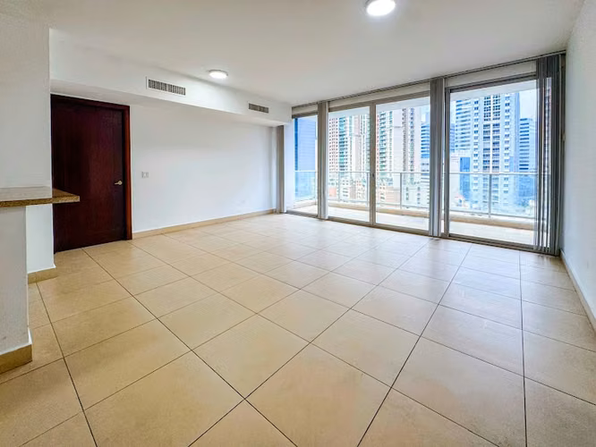 Apartamento en Punta Pacifica I con balcón y vista a la ciudad
