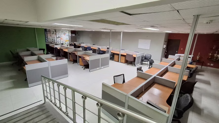 Commercial place in La Prensa. October 12. 310mts 6est $3100.00neg