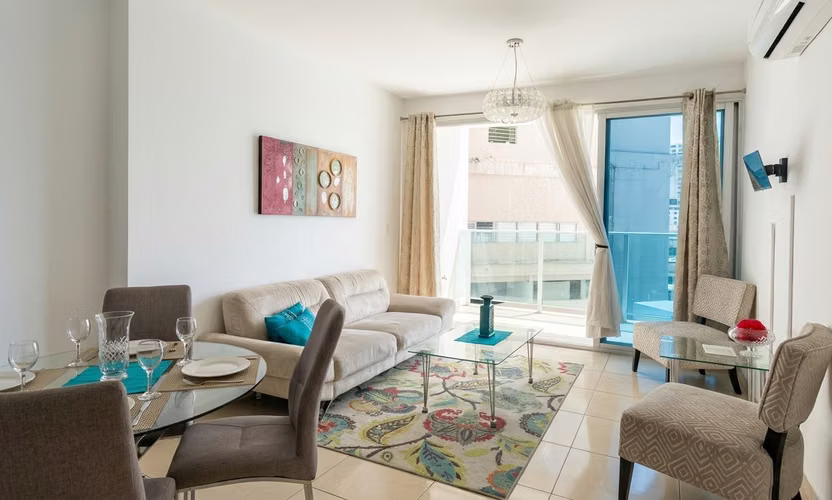 Apartamento en Punta Pacifica I con balcón y vista al mar
