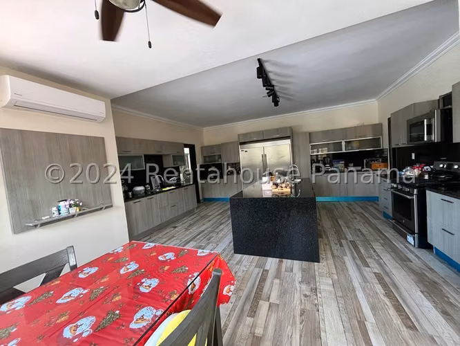 ¡Exclusiva Residencia de Lujo en Los Senderos, Clayton!  GC