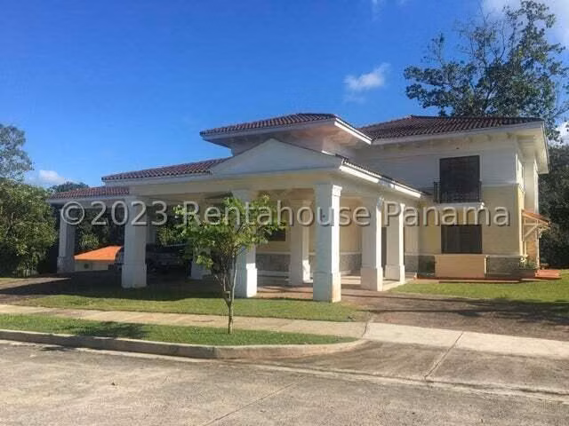 Luxury Residence for Sale in Los Senderos, Clayton!  GC