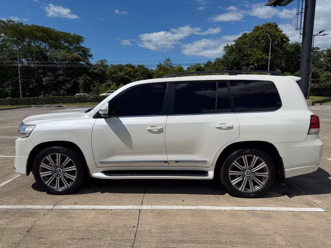 Toyota Land Cruiser IMPECABLE - Imagen 2