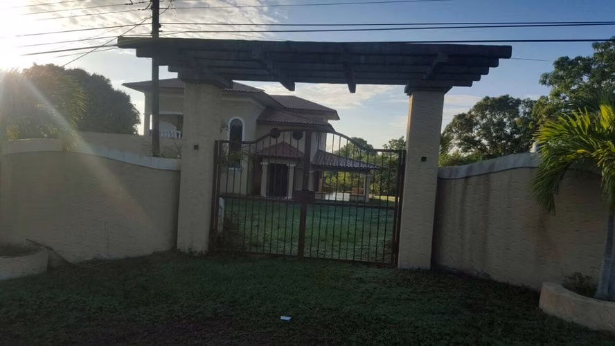 Venta de Casa/Propiedad - Cercano a Entrada Bijao