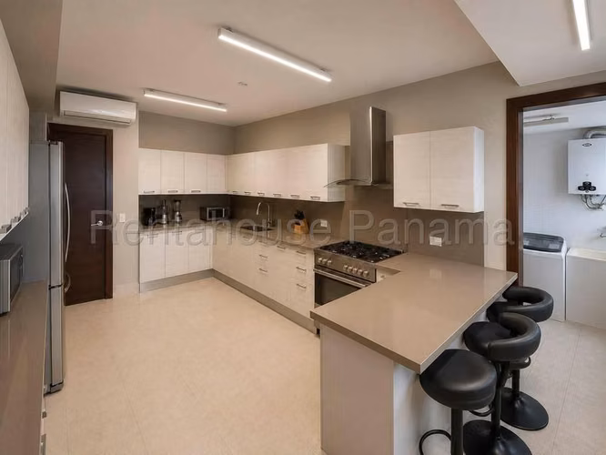 Apartamento de 235m2 en venta PH Greenview Residences Santa Maria