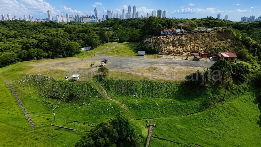 Terreno en Venta en Río Abajo YM