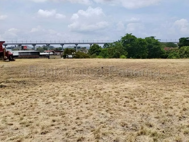 Terreno en Venta en Río Abajo YM