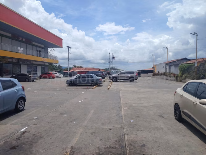 VENTA DE PLAZA COMERCIAL EN LAS CUMBRES