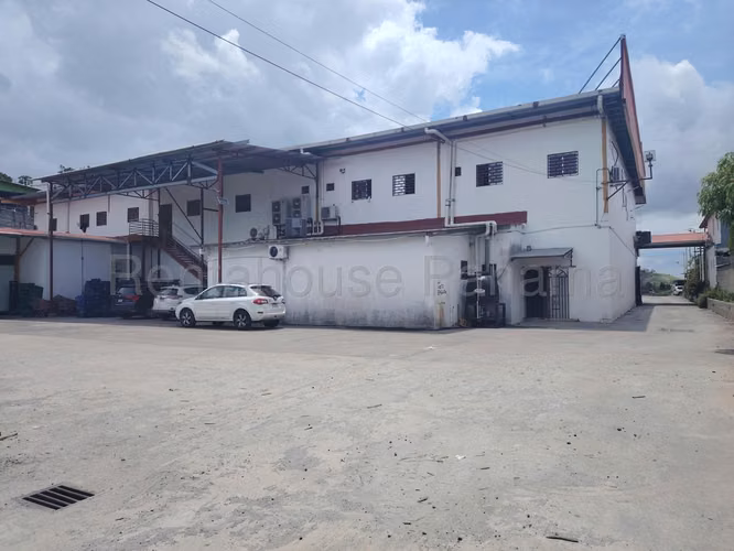 VENTA DE PLAZA COMERCIAL EN LAS CUMBRES