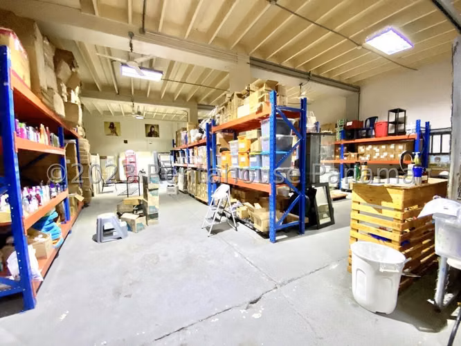 VENTA DE GALERA EN LOS ANGELES  - BODEGA