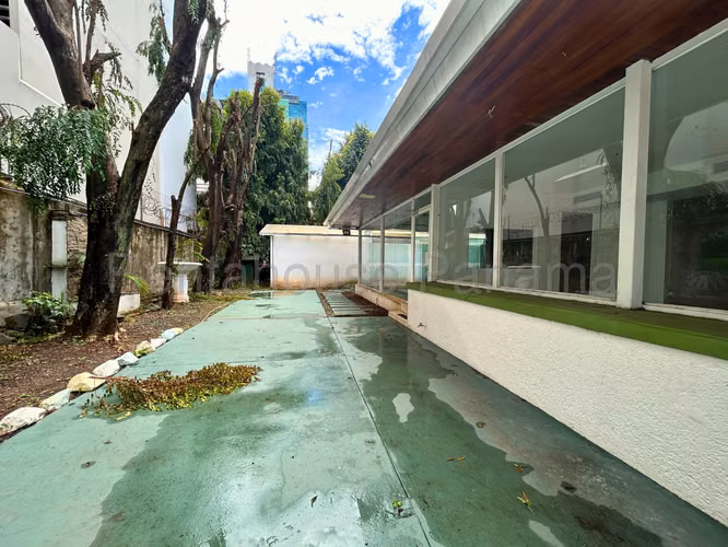 VENTA DE LOCAL EN OBARRIO  - LOTE CON MEJORAS