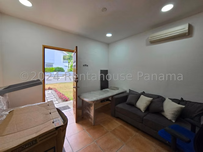 VENTA DE CASA BRISAS DEL GOLF GM
