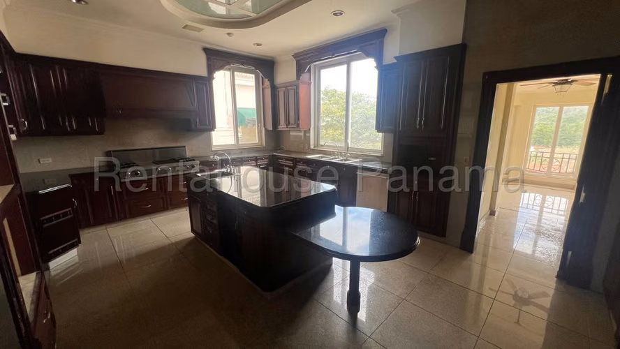 VENTA DE CASA DOS MARES GM