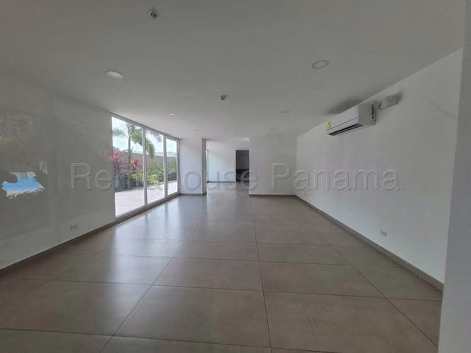 Se Alquila Apartamento en Brisas Del Golf MDV27-790