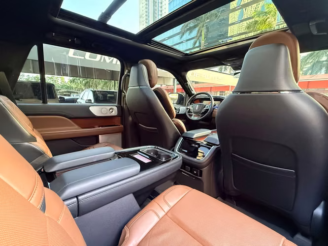 LINCOLN NAVIGATOR RESERVE