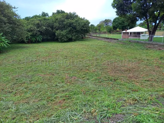 Alquilo Terreno en San Carlos KA26-2895