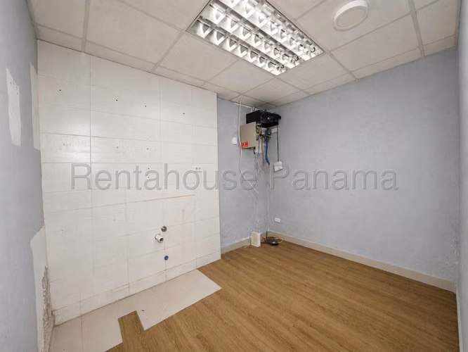 Se Vende Local en Marbella MDV27-748