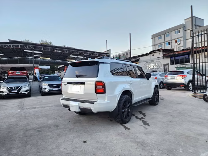 Toyota Land Cruiser Prado VX 2025