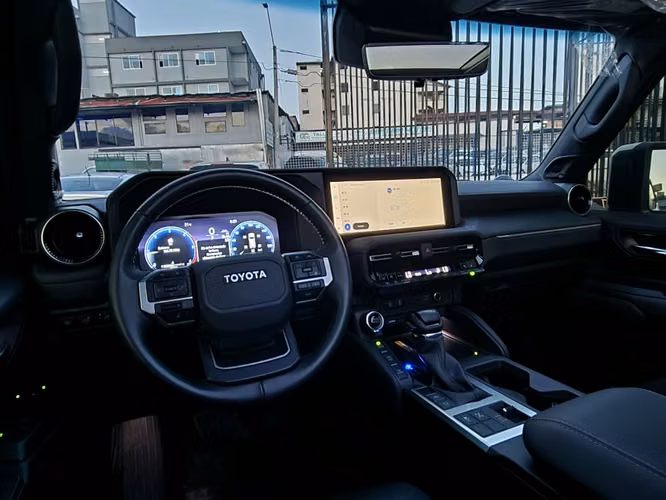 Toyota Land Cruiser Prado VX 2025