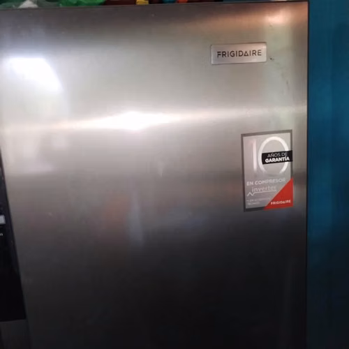 Nevera frigidaire Nueva 2 puertas