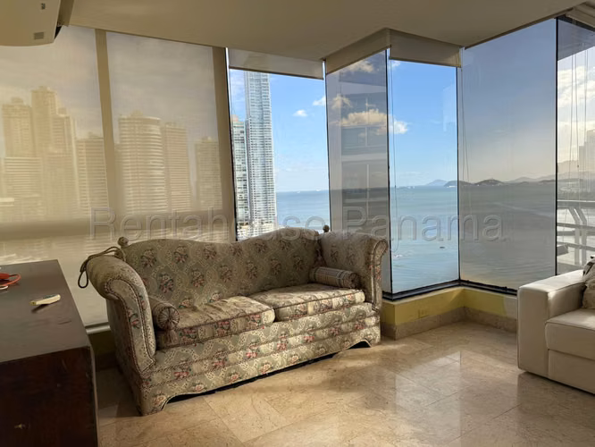 Se Vende Apartamento en Avenida Balboa VLU26-6158