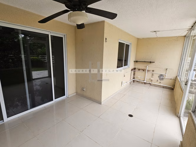 Venta Apartamento Planta Baja patio privado Altamira Garden. Haga una oferta