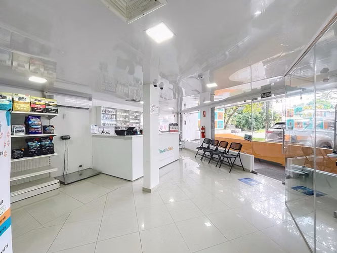 Venta de Plaza Comercial en Santa Elena