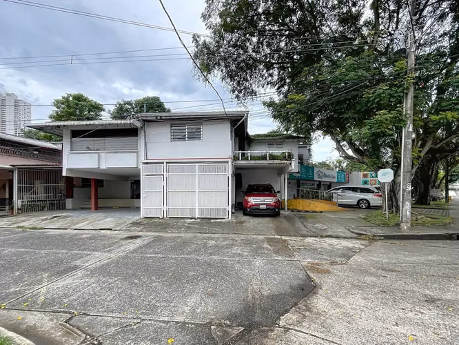 Venta de Plaza Comercial en Santa Elena