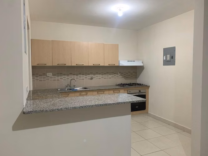 Se alquila Casa en Montelimar
