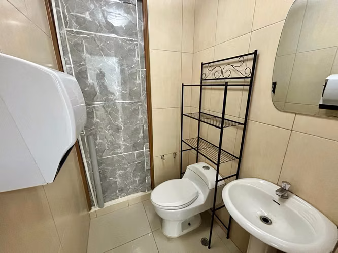 Oficina en Colores de Bella Vista de 50 mts2, baño privado, A/A inverter, 1 estacionamiento