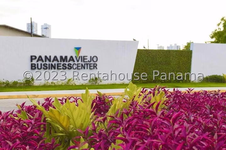 Venta de Local Comercial en Parque Lefevre 27LBR912