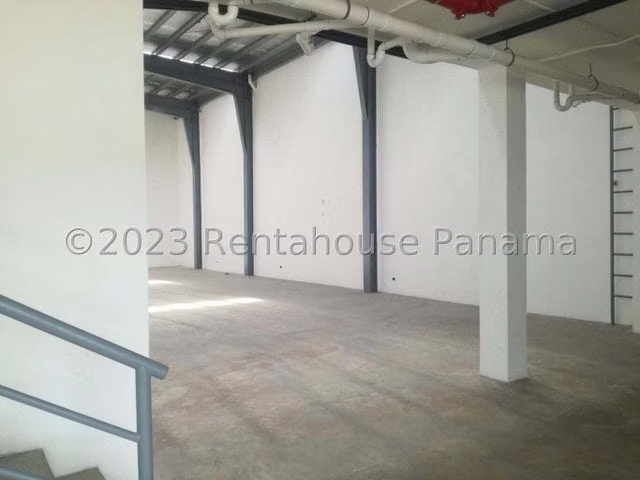 Venta de Local Comercial en Parque Lefevre 27LBR912