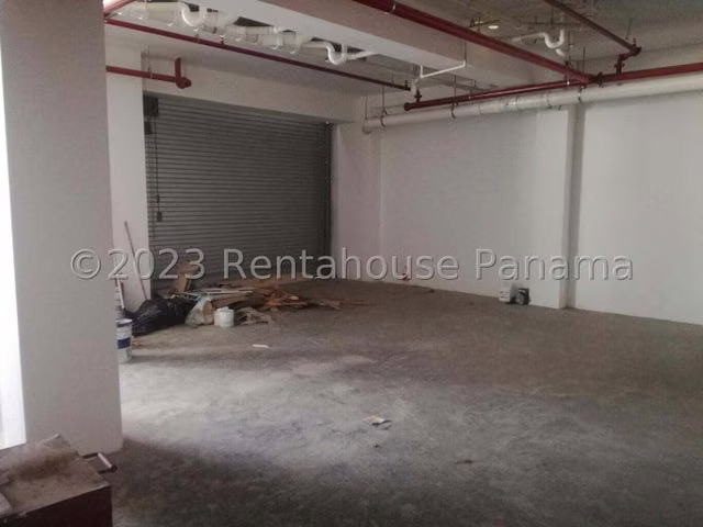 Venta de Local Comercial en Parque Lefevre 27LBR912