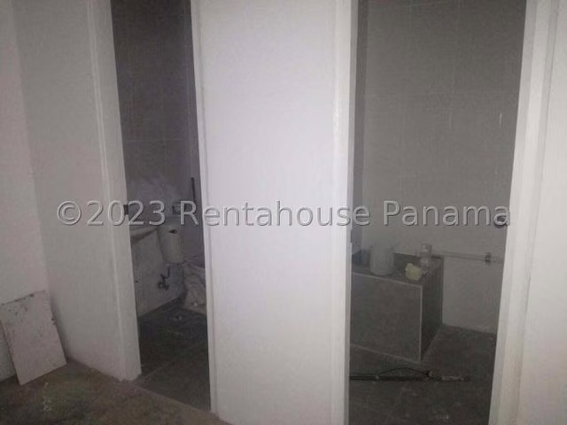 Venta de Local Comercial en Parque Lefevre 27LBR912