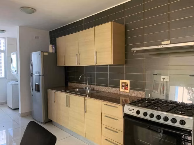 Venta Apartamento San Francisco 82 mts. mto.incluido agua y gas 1 habitación