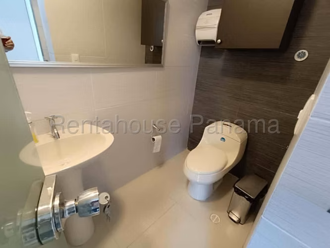 RR VENTA DE OFICINA EN OBARRIO SORTIS BUSINESS