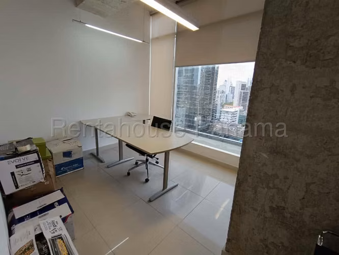 RR VENTA DE OFICINA EN OBARRIO SORTIS BUSINESS