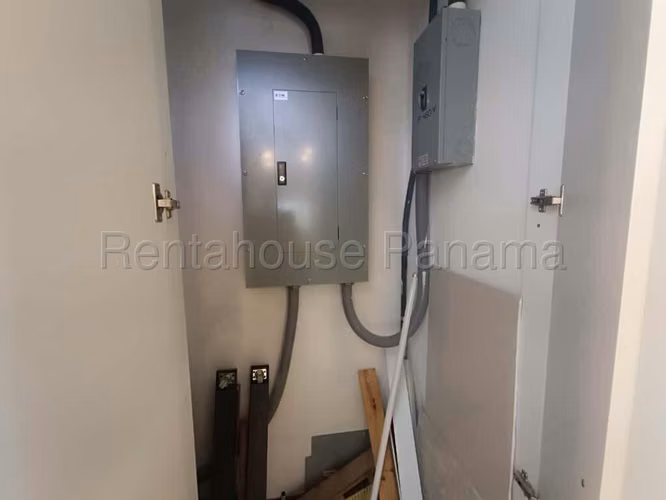 RR VENTA DE OFICINA EN OBARRIO SORTIS BUSINESS