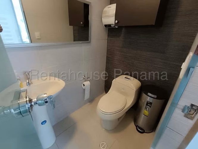 RR VENTA DE OFICINA EN OBARRIO SORTIS BUSINESS