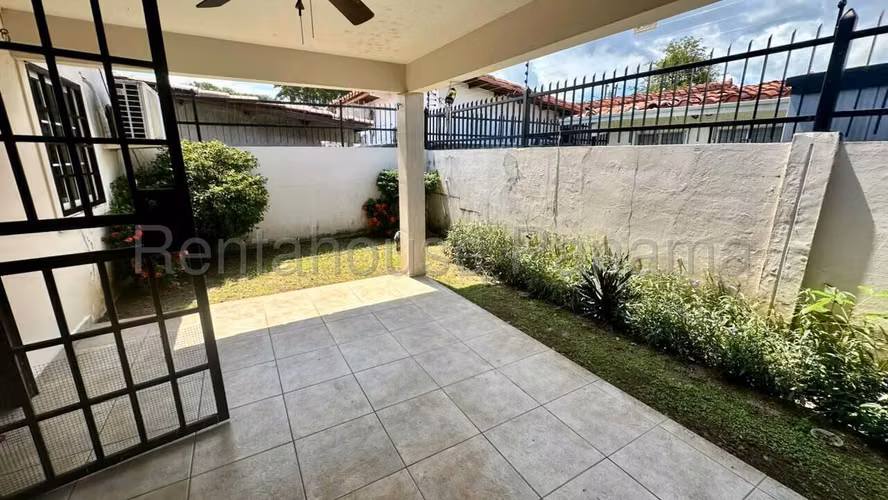 Venta de Casa en Chanis Altos del Romeral 280.70 Mts PD