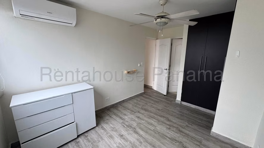 Apartamento en Alquiler en Carrasquilla RJ