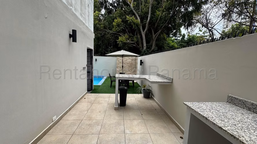Apartamento en Alquiler en Carrasquilla RJ
