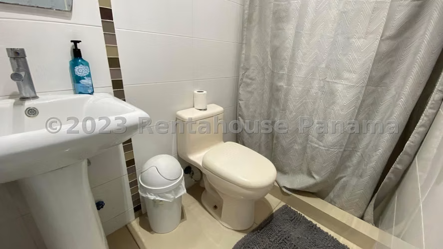 Apartamento en Alquiler en Carrasquilla RJ