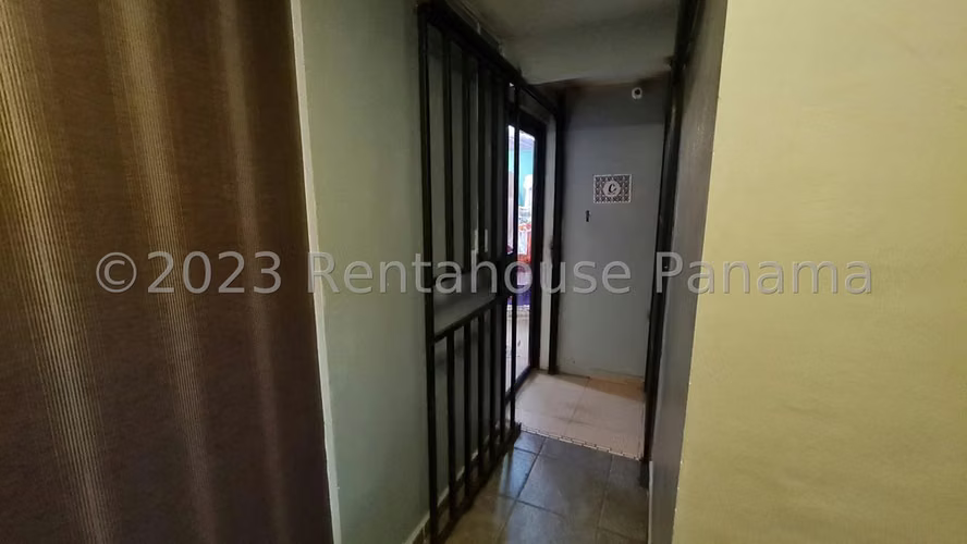 Local Comercial en Venta en Parque Lefevre JG